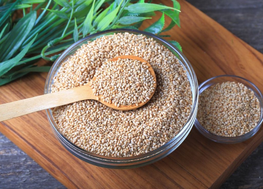 How To treat Pleurisy With Sesame Seeds & Flax Seeds