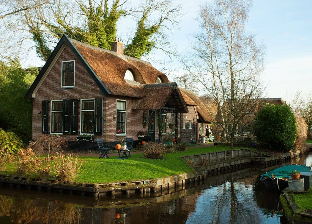 Giethoorn: The Car-less town of Netherlands